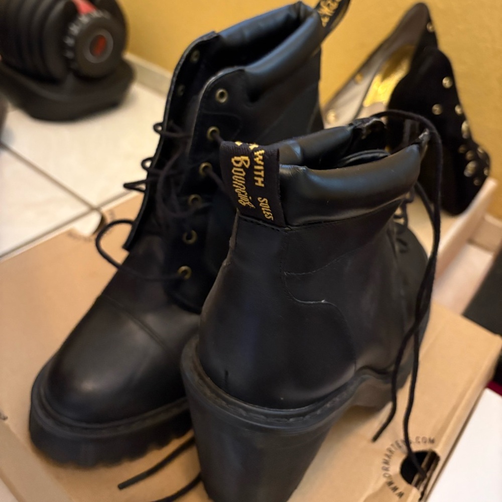Dr. Martens Black Lace Up Boots Durable Leather - Picture 2 of 4